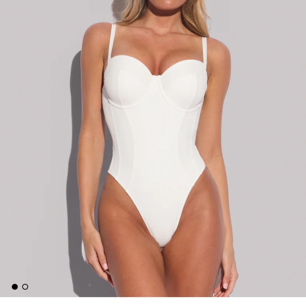 TA3 White Lushy Hi Cut swimsuit. XS Short D/DD New with Tags $188